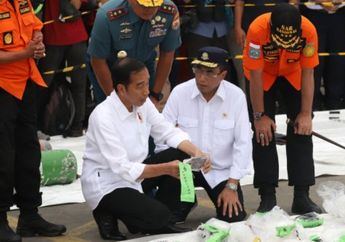 Presiden Jokowi Tinjau Pencarian Korban dan Bangkai Pesawat Lion Air di Tanjung Priok