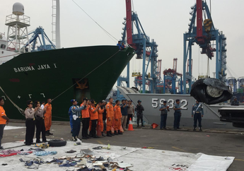 5 Fakta Prosesi Tabur Bunga Pada Lokasi Jatuhnya Lion Air JT 610, Ada yang Ingin Lompat ke Laut