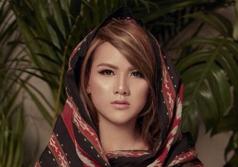 Tampil Anggun dengan Mahkota Keemasan, Evelyn Nada Anjani Panen Pujian