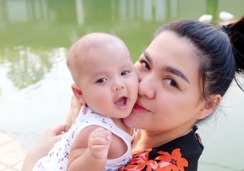 Adik Vicky Shu Tangani Pasien Diduga OTG Corona, Sang Artis: Semangat Adikku Sayang!