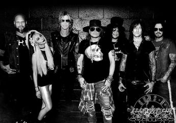 Nyaris Tak Dapat Tiket, Simak Kisah Haru Driver Ojek Online yang Akhirnya Bisa Nonton Konser Gun N' Roses Gratis!