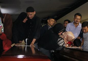 Diwarnai Isak Tangis, Tim DVI Serahkan 6 Jenazah Korban Lion Air JT 610 kepada Pihak Keluarga
