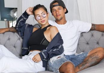 Tetap Nikah dan Pertahankan Agama Masing-masing, Begini Harmonisnya Keluarga Pesepakbola Tampan Ini