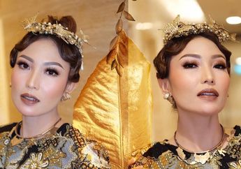 Serba Bling-Bling, Yuk Intip Gaya Kece Ayu Dewi dengan Outfit Mewah yang Super Swag!