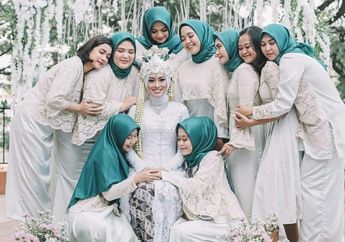 5 Inspirasi Seragam Bridesmaid, Cocok untuk Outfit Kondangan yang Simpel nan Elegan