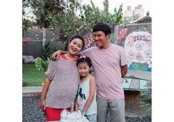 Jelang Kelahiran sang Adik, Anak Sulung Cici Panda Suka Cek Peralatan Hingga Mainan untuk Bayi