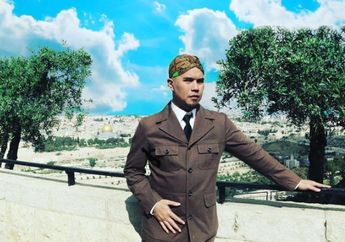 Foto dengan Papan Identitas Tersangka, Ahmad Dhani: Kayak Maling Motor