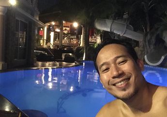 Mewah dan Asri, Intip Water Park Pribadi Denny Cagur yang Dilengkapi Taman Vertikal dan Air Terjun