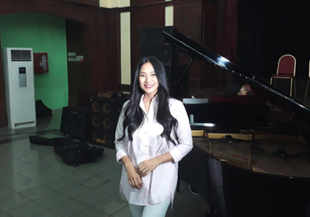 Kembali Eksis Berkesenian, Happy Salma Tetap Atur Waktu untuk Keluarga