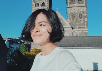 Ayunya Eva Celia dengan Tampilan Adat Jawa Lawas dan Rambut Disanggul