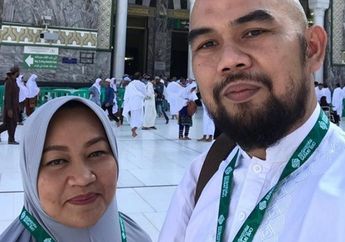 Ibadah Umroh sama Suami, Tike Priatnakusumah Tiba-tiba Tak Dapat Membendung Air Mata
