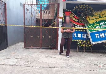 Padati Lokasi Pra Rekonstruksi Pembunuhan Satu Keluarga di Bekasi, Warga: Penasaran Muka Pelaku Mirip Manusia Atau Setan