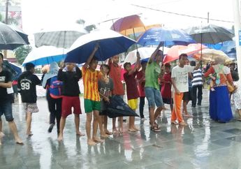 Tukang Parkir hingga Ojek Payung, Berikut 8 Profesi Unik yang Cuma Ada di Indonesia!