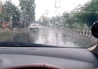 Pakai Garam Sampai Sampo, Berikut 4 Tips Atasi Kaca Mobil yang Sering Berembun Karena Hujan