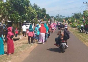 Demi Lihat Presiden Jokowi dari Dekat, Rombongan Ibu-ibu di Lampung Rela Jalan Kaki Sejauh 3 Kilo