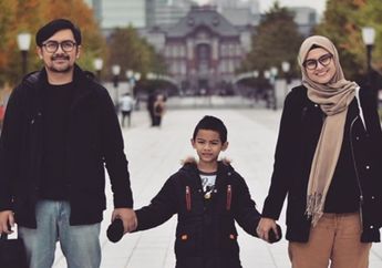 Zee Zee Shahab dapat Ucapan Romantis dari Prabu Revolusi di Ulang Tahun Pernikahan Ke-7, Terharu!