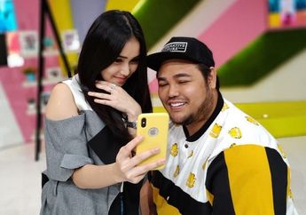 Ayu Ting Ting Masak untuk Ivan Gunawan, sang Desainer: Dia mah Keibuan Banget!