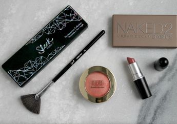 Perhatikan Ladies, Ini 4 Makeup yang Pantang Dipinjamkan ke Orang Lain karena Bisa Berakibat Fatal 