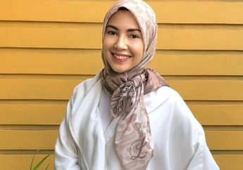 Hadir di Kelulusan TK Putranya, Baju yang Dikenakan Ratna Galih Bikin Salfok!