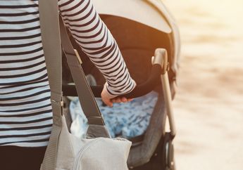 Berlibur dan Jalan-jalan dengan Buah Hati Makin Nyaman dengan Compact Stroller Ini