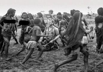 Kisah Michael Rockfeller, Putra Miliarder dari AS yang Raib di Pedalaman Papua dan Ditemukan Hanya Sepotong Kakinya 