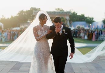 Niat Hati Ingin Pecahkan Rekor Dunia, Priyanka Chopra Malah Kena Kram Leher karena Gaun Pernikahannya yang Sepanjang 22 Meter