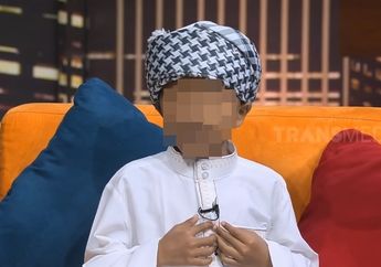 Kisah Azzam, Bocah Difabel Asal Jawa Timur yang Tak Memiliki Kelopak Mata Namun Bersuara Merdu