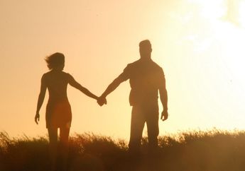 9 Tanda Pacarmu Bukan Jodoh yang Tepat, Perlu Waspada Jika Temanmu Tak Suka si Doi!