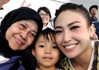 Kenang Mendiang Ibunda, Ayu Dewi Akui Akan Tiru Sifat Ibundanya