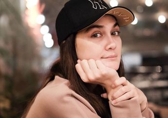 Berlibur di Austria, Luna Maya Posting Kalimat Galau di Insta Story, Untuk Siapa nih?