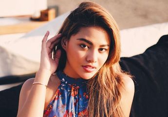 Tampil Feminin dan Seksi, Intip deh Gaya Aurel Hermansyah dengan Busana Motif Tropical!