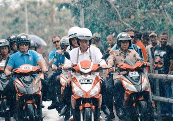 Romantis Banget, Inilah 6 Potret Kemesraan Jokowi dan Iriana, dari Bergandengan Tangan hingga Boncengan Sepeda Motor di Bawah Rintik Hujan