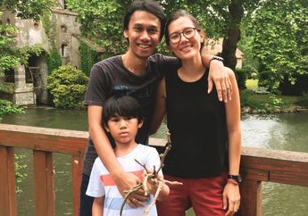 So Sweet! Putra Eross Candra Sampai Tertidur di Backstage Demi Temani Ayahnya Manggung