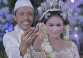 Intip Cantiknya Dwinda Ratna dalam Balutan Kebaya Jawa, Reporter Muda yang Dinikahi Furry Setya Alias Mas Pur Tukang Ojek Pengkolan