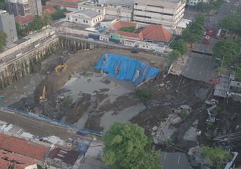 Mencekam! Begini Video Detik-detik Amblesnya Jalan Gubeng Surabaya Semalam