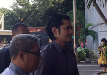 Sambangi Kepolisian, Fiki Alman Pakai Minyak Rambut Tebal Hingga Rambutnya Terlihat Kaku!