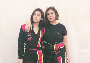 Adu Gaya Sissy Prescillia VS Vanesha Prescilla Saat Kenakan Jaket Jeans, Siapa Paling Keren?