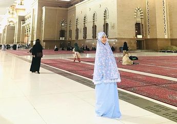 7 Penampilan Via Vallen dalam Balutan Hijab, Makin Anggun dan Bersahaja