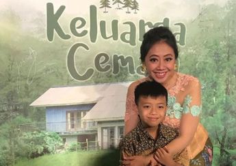 Asri Welas Geber Yamaha RX King di Film Keluarga Cemara, Ternyata Belajarnya Dari SD