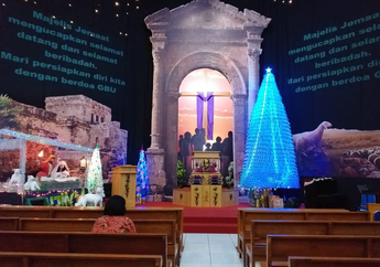 Unik, Sambut Hari Natal Dengan Hias Pohon Natal Dari Botol Bekas