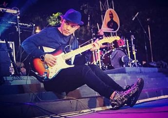 Sahabat Personel Seventeen Berebut Duduk di Tempat Favorit Almarhum Herman Sikumbang