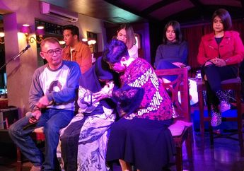 Tangis Ibunda Nike Ardilla Pecah Saat Lagu Sang Anak Berjudul 'Mama Aku Ingin Pulang' Diputar