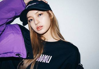 Tiru Gaya Sporty Lisa BLACKPINK Pakai Kemeja Oversized Kotak-Kotak