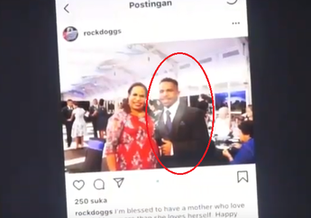 Akun Instagram Milik Anaknya Berisi Foto Pegang Bendera OPM, Bupati Nduga: Kepada Anak Saya, Jangan Sembunyikan Isi Hati