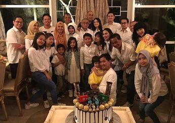 Berulang Tahun ke-67, Ayah Dewi Perssik, Mochammad Aidil Dapat Kejutan dari sang Putri, Kue Berisi Uang Layaknya ATM!