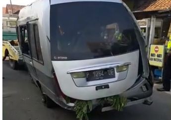 VIDEO : Kondisi Terkini Kecelakaan Maut Minibus Disambar Kereta Api Jaya Baya di Pasuruan, Lokasi Kejadian Jadi Tontonan Warga