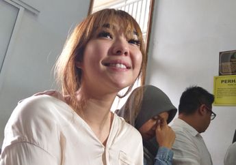 Perasaan Campur Aduk, Gisella Anastasia Jalani Sidang Cerai dengan Tawa
