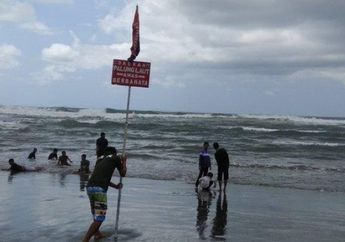 Dikenal Punya Tarikan yang Kuat Serta Menelan Korban, Tanda Peringatan Palung Laut Dipasang Tim SAR di Sekitaran Pantai Parangtritis