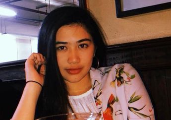 Tampil Manis dengan Outfit Floral Ala Josephine Firmstone. Kepoin Yuk!
