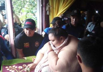 Detik-detik Proses Evakuasi Titi Wati Berlangsung Menegangkan, Relawan Sampai Harus Menjebol Dinding Rumah